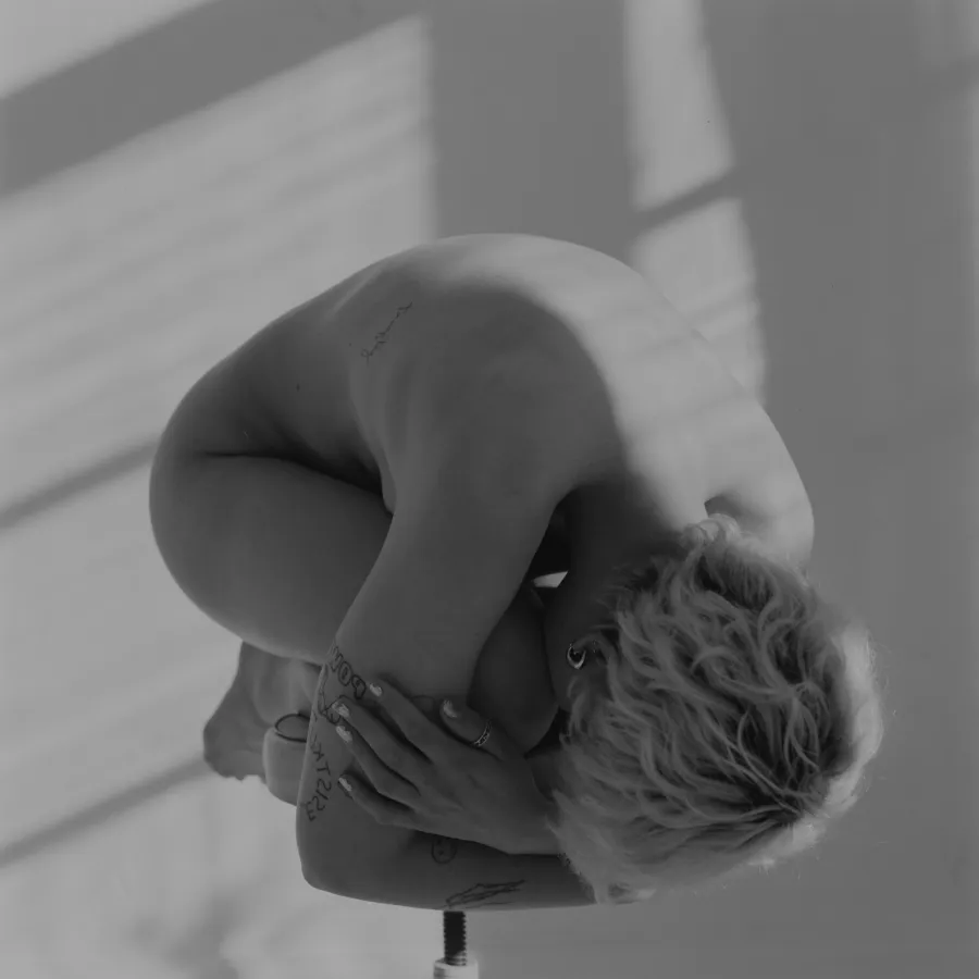 Model photograph 35